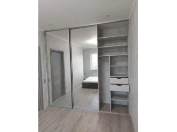 Fitted wardrobe with sliding doors