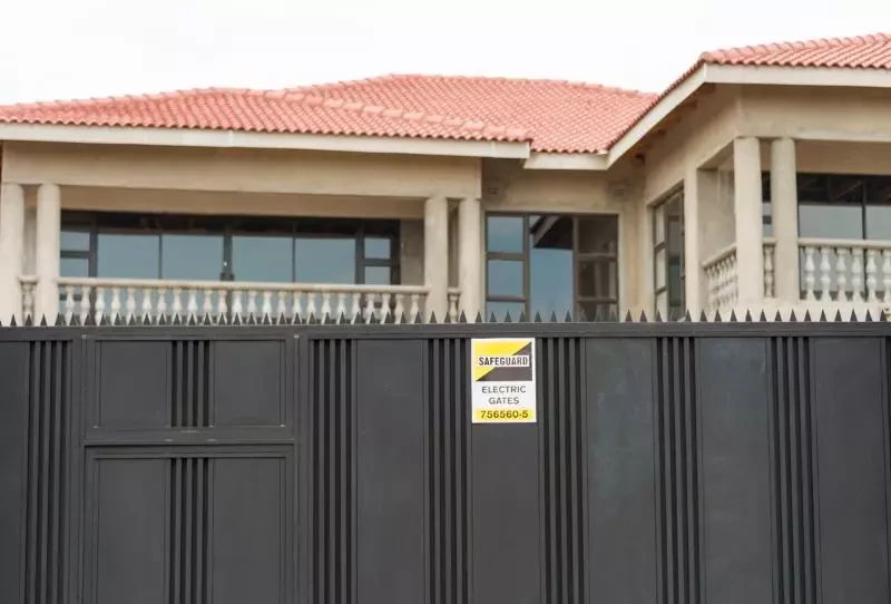 Electric gates - Fully Clad Electric with Semi Clad Design