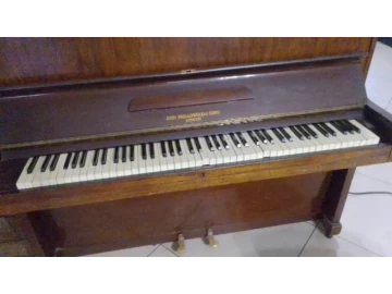 Piano for sale USD